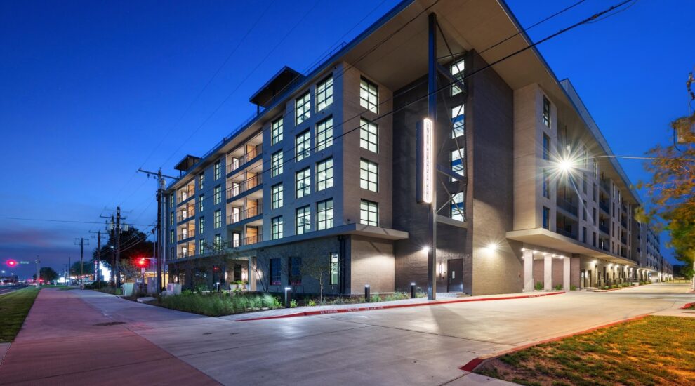 7113 Burnet Road 0002